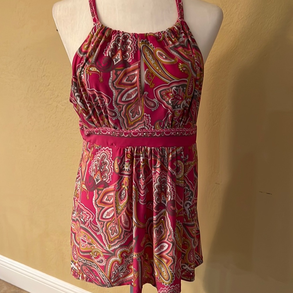 Pink tank with peekaboo